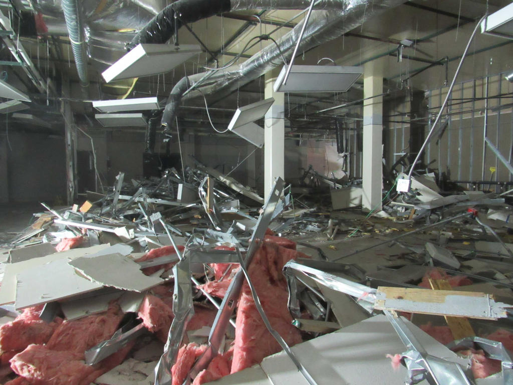 Servicios adicionales en la demolición interior con EcoServeis: eliminación de residuos y limpieza del sitio