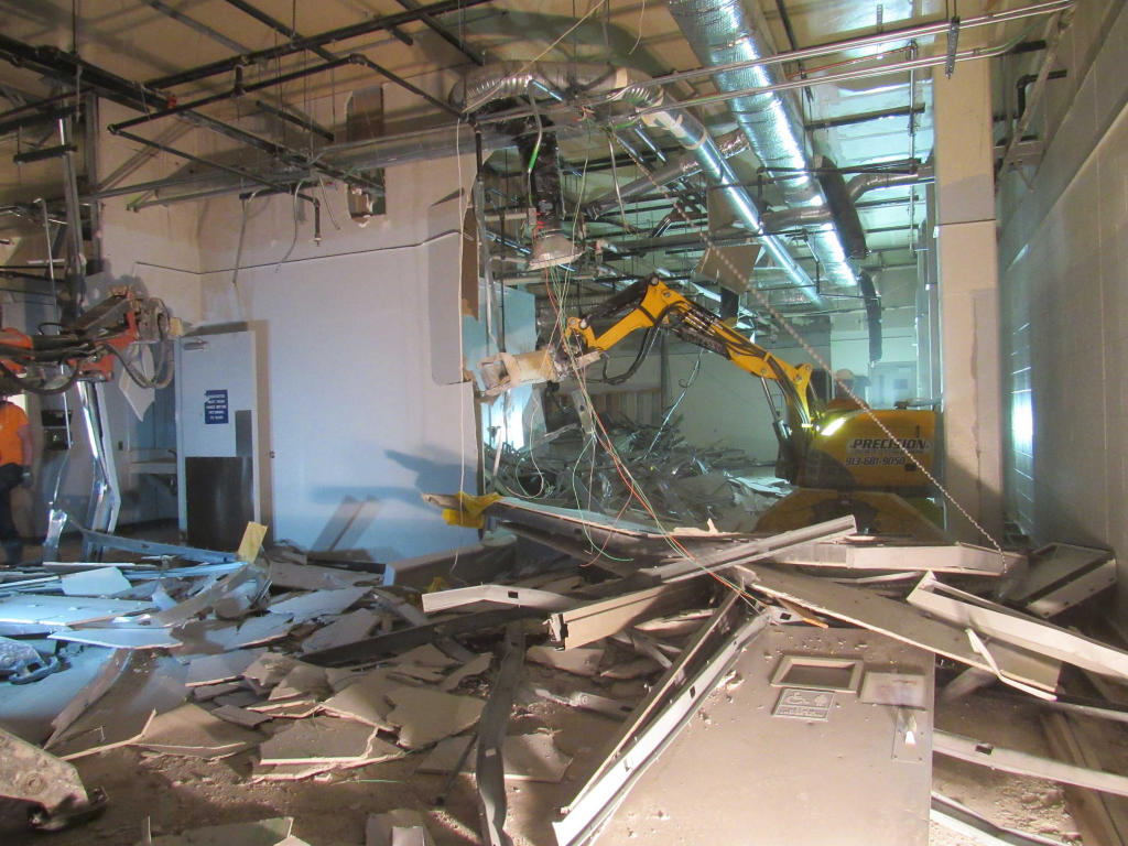 ¿Buscas servicios de derribos y demoliciones interiores? EcoServeis te ofrece los mejores