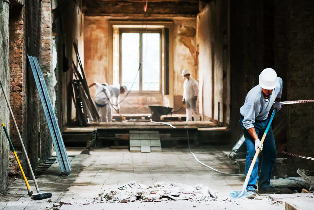 ¿Por qué EcoServeis es la mejor opción para la limpieza de terrenos después de los derribos y demoliciones interiores?