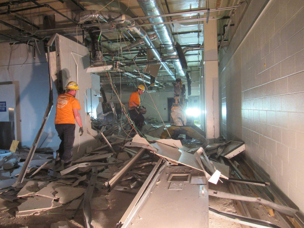 Cómo EcoServeis se asegura de que todos los materiales residuales de derribos y demoliciones interiores sean reciclados adecuadamente